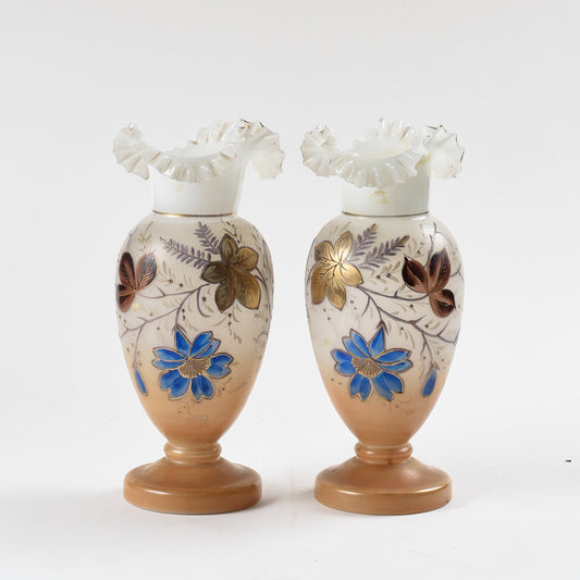 coppia vasi in vetro opalino con decori floreali