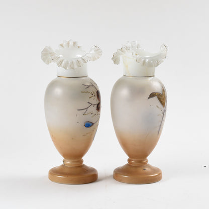 coppia vasi in vetro opalino con decori floreali