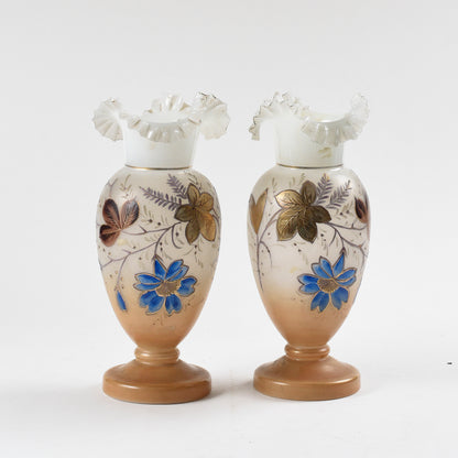 coppia vasi in vetro opalino con decori floreali