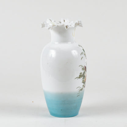 vaso in vetro opalino con decori floreali bianco e azzurro