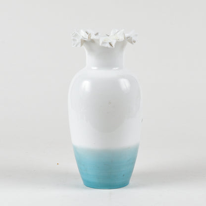 vaso in vetro opalino con decori floreali bianco e azzurro