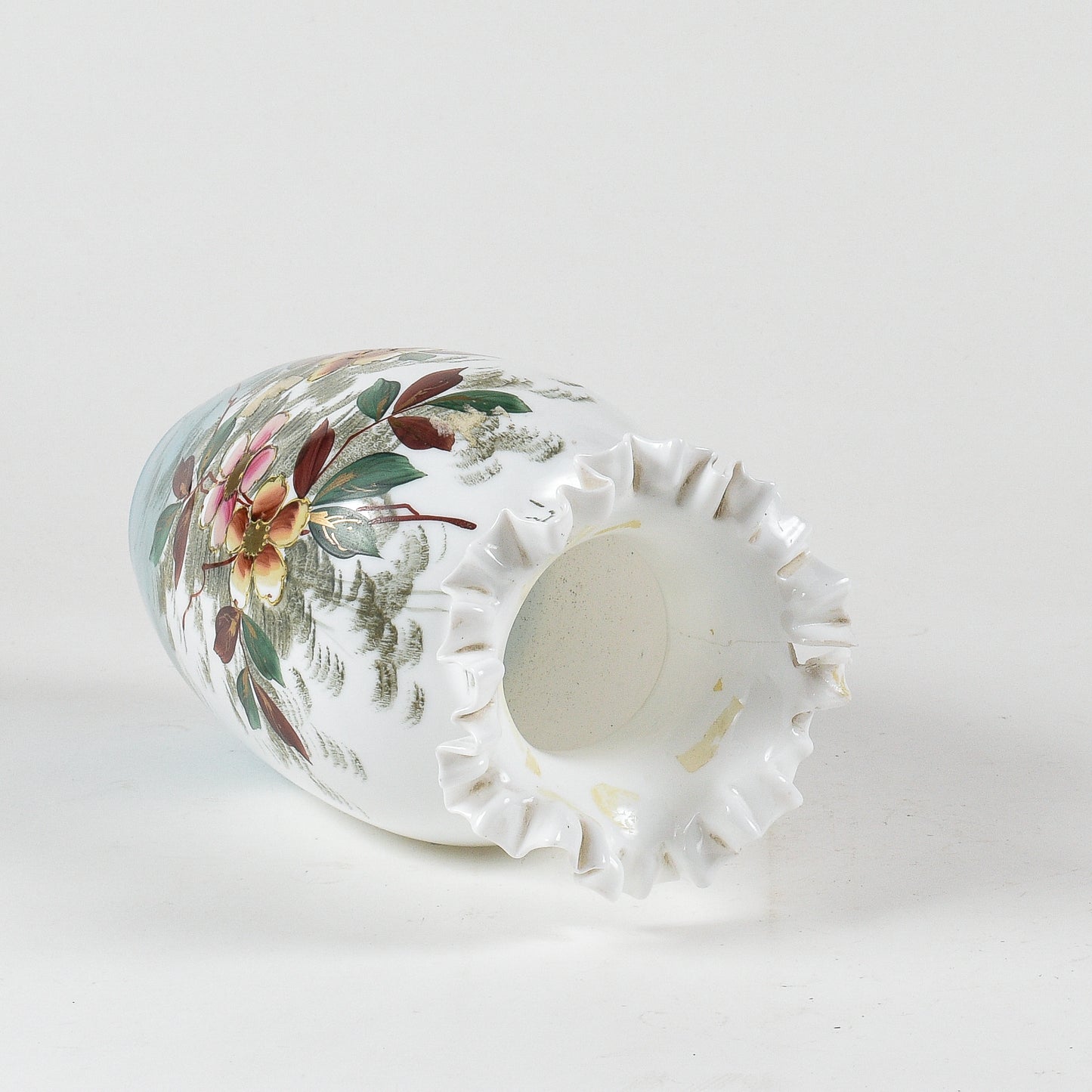 vaso in vetro opalino con decori floreali bianco e azzurro