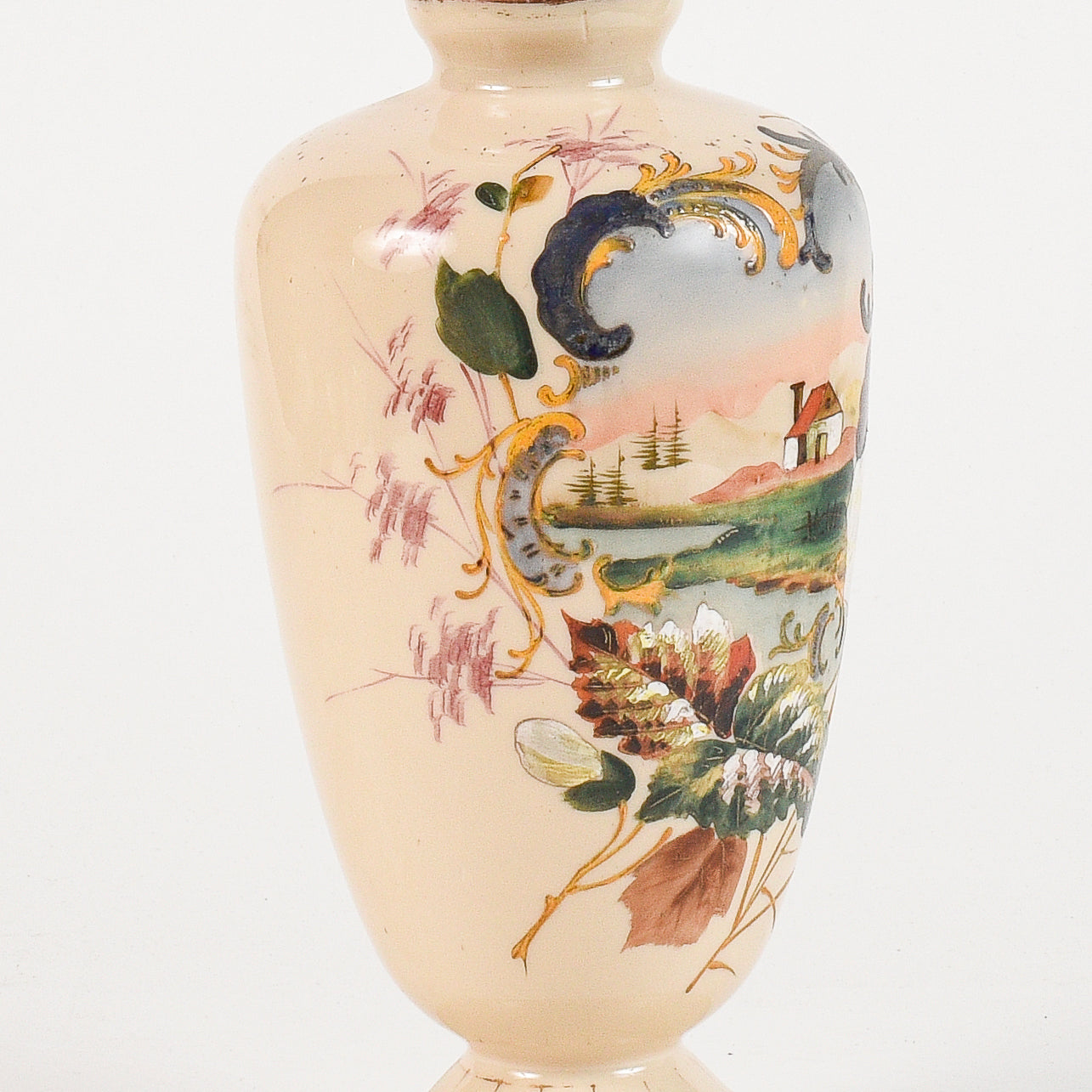 vaso in vetro opalino con scena di campagna