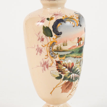 vaso in vetro opalino con scena di campagna