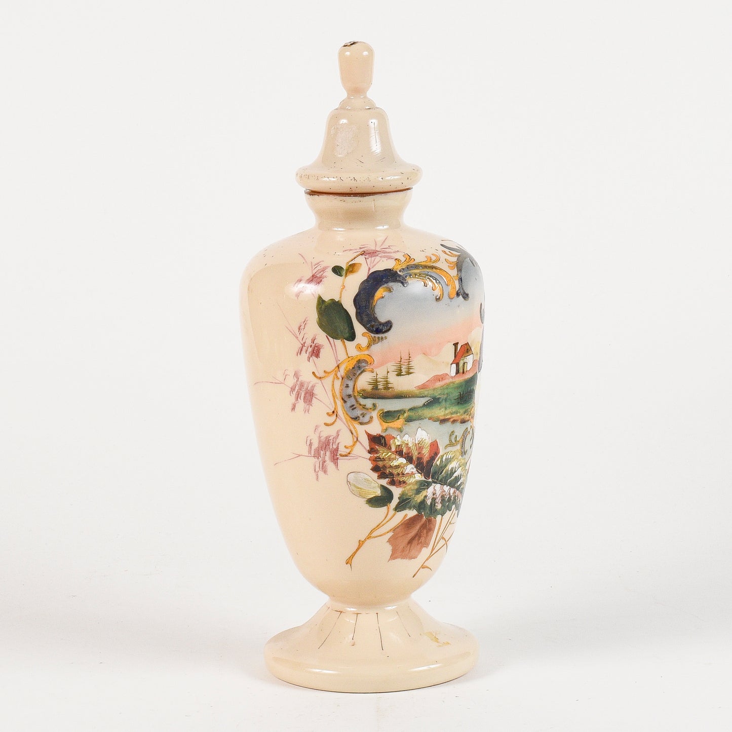 vaso in vetro opalino con scena di campagna