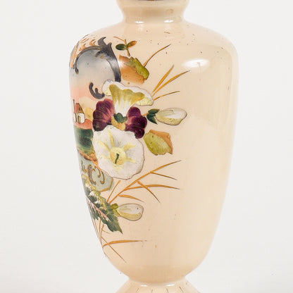 vaso in vetro opalino con scena di campagna