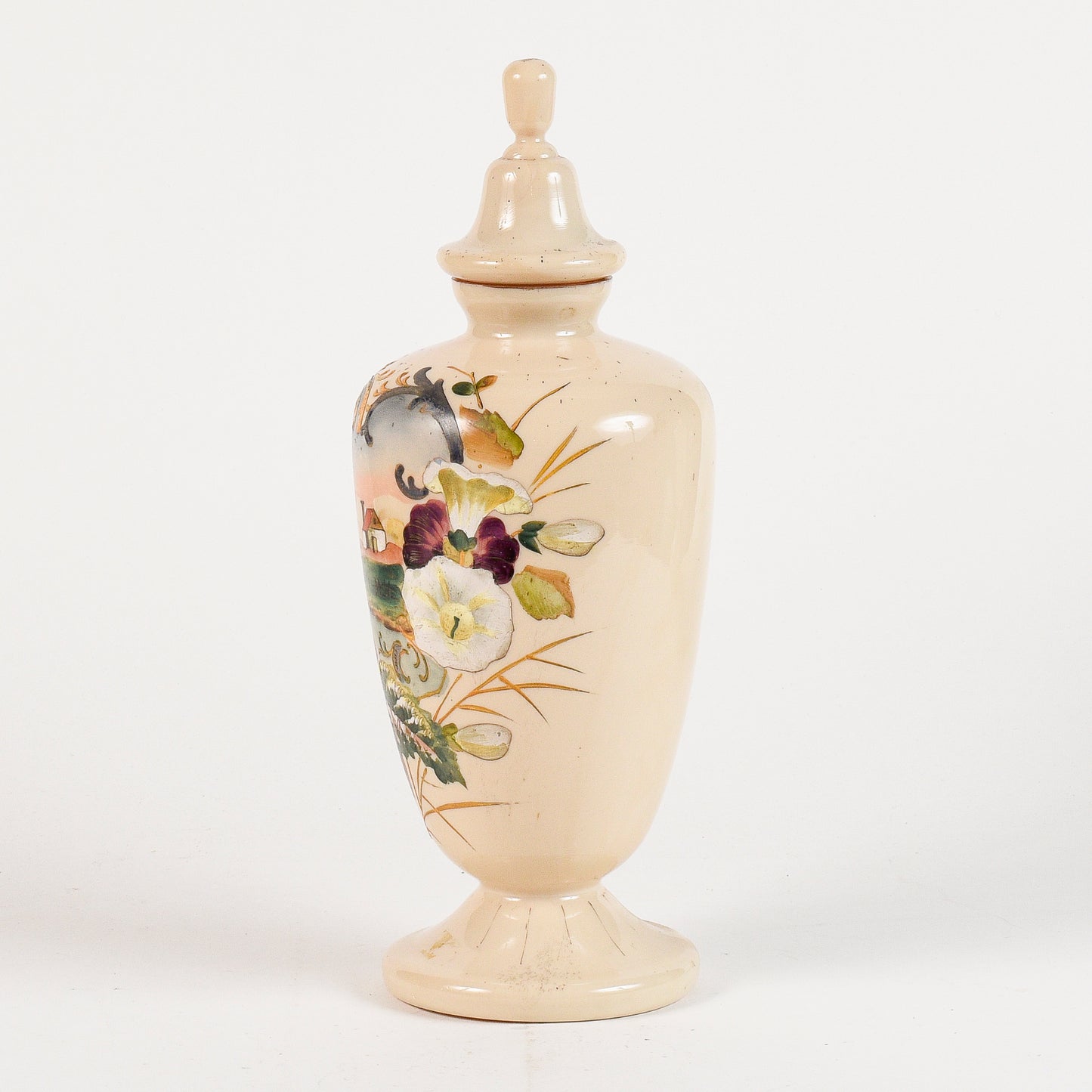 vaso in vetro opalino con scena di campagna
