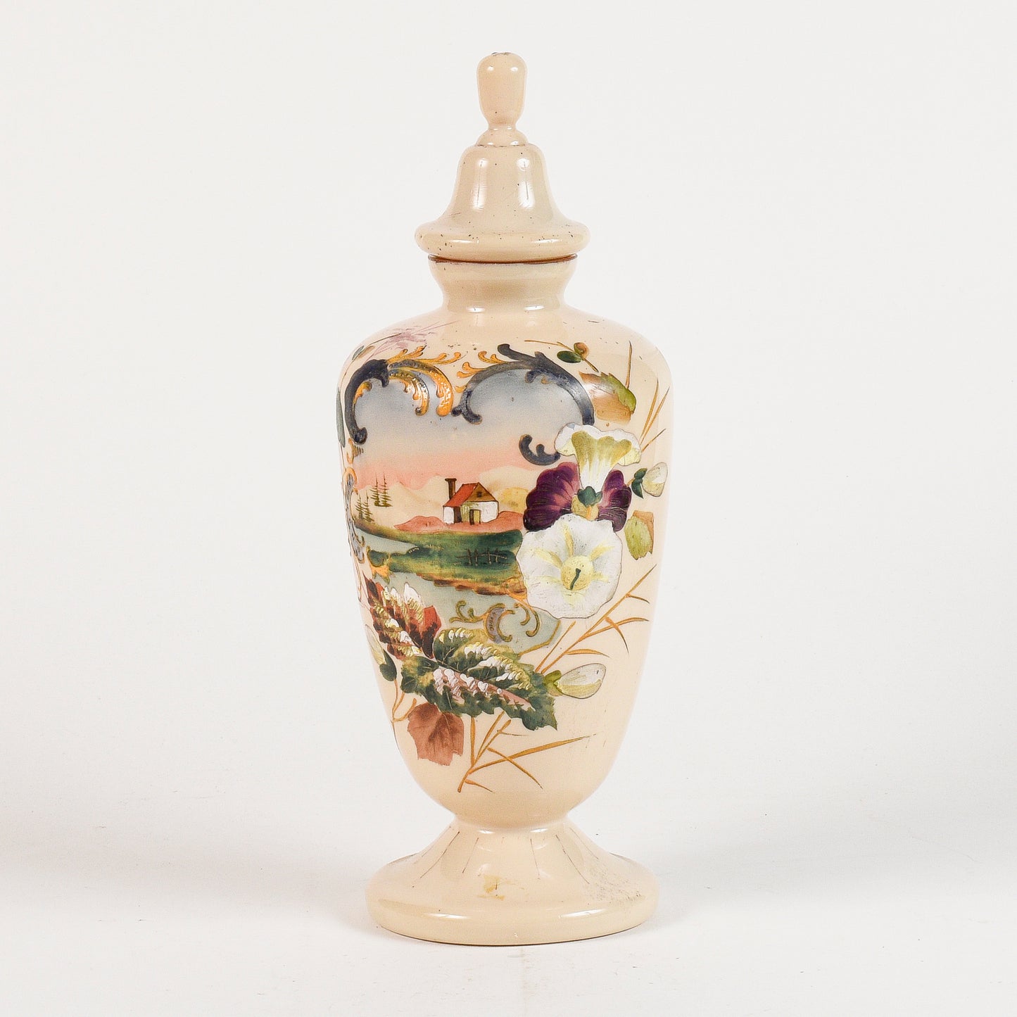 vaso in vetro opalino con scena di campagna