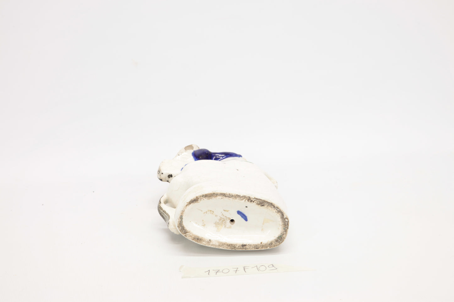 Statua in ceramica cavaliere a cavallo" con marchio blu ceramica inglese Bow"