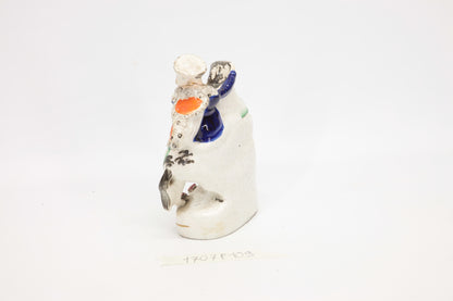 Statua in ceramica cavaliere a cavallo" con marchio blu ceramica inglese Bow"