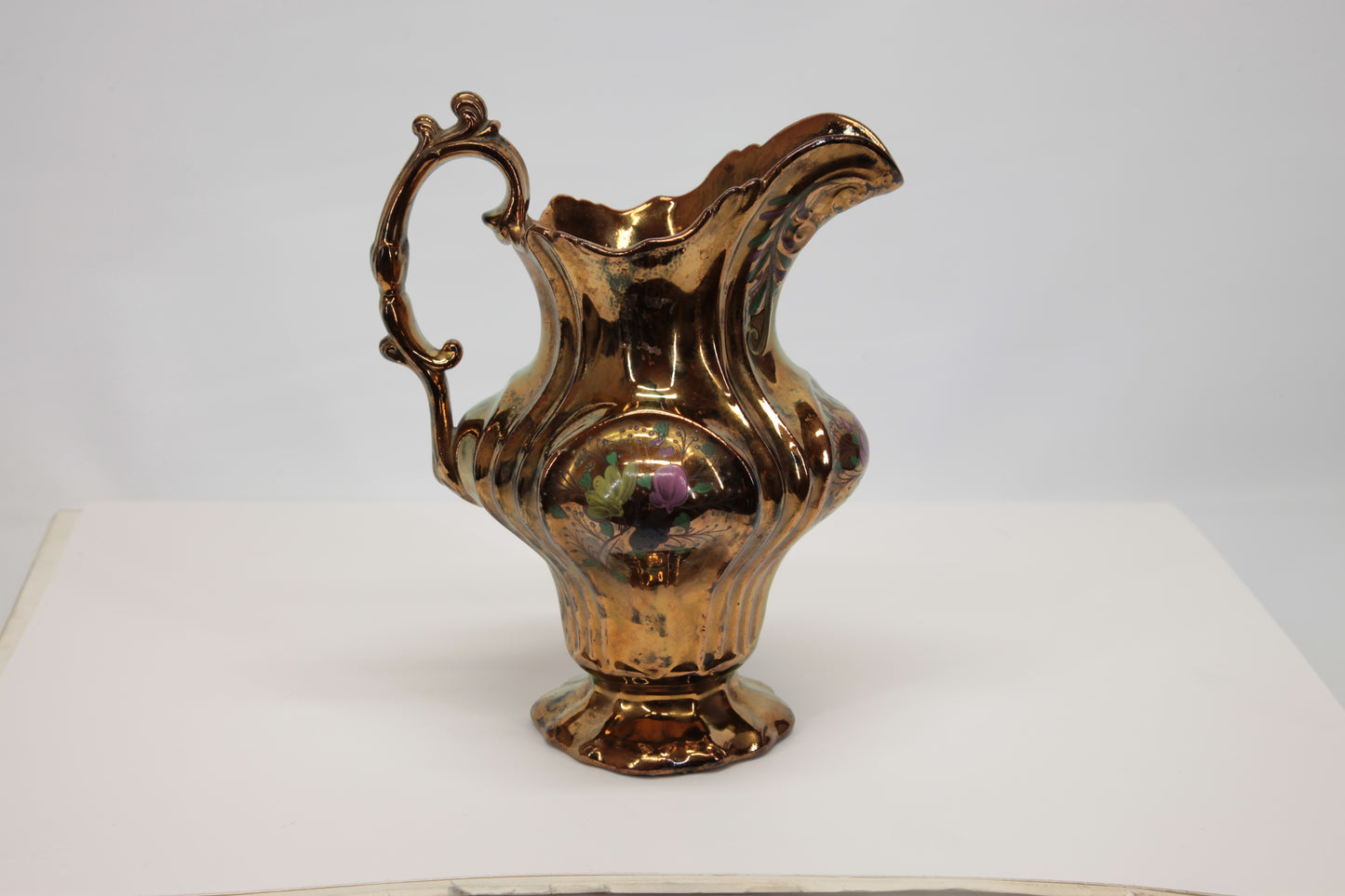 Brocca in ceramica color oro a  lustro epoca Liberty