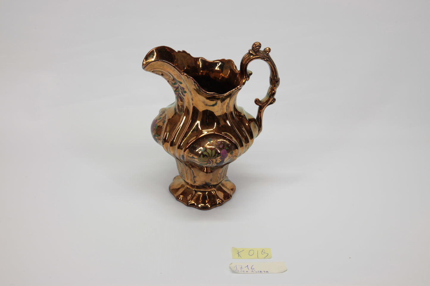 Brocca in ceramica color oro a  lustro epoca Liberty