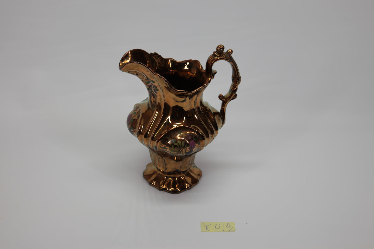 Brocca in ceramica color oro a  lustro epoca Liberty