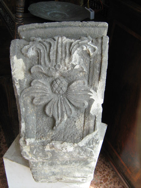 CHIAVE CENTRALE IN PIETRA DI ARCO , FRAMMENTO EPOCA 700