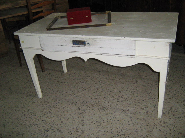Tavolo laccato  con cassetto e centina mossa Italia epoca primo 1800