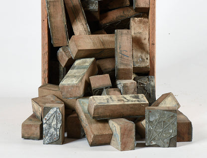 Scatola in legno con set di 31  stampi con tavole e disegni geometrici Italia 1950 '60