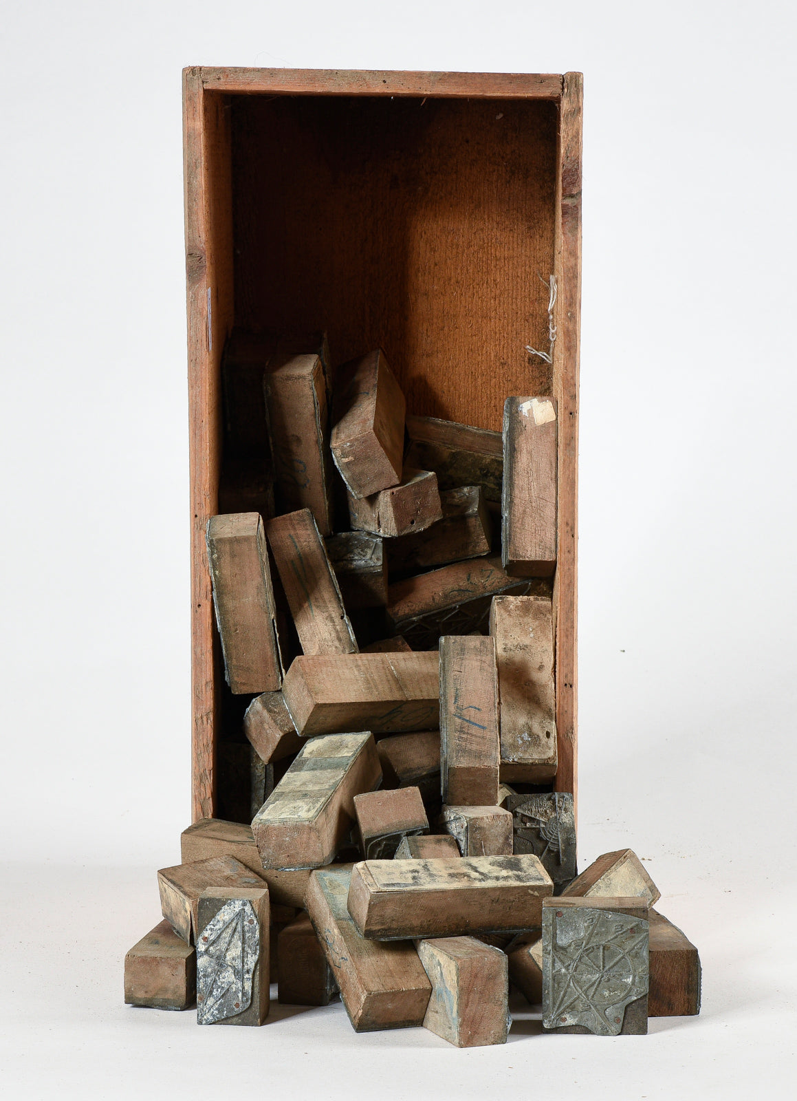 Scatola in legno con set di 31  stampi con tavole e disegni geometrici Italia 1950 '60