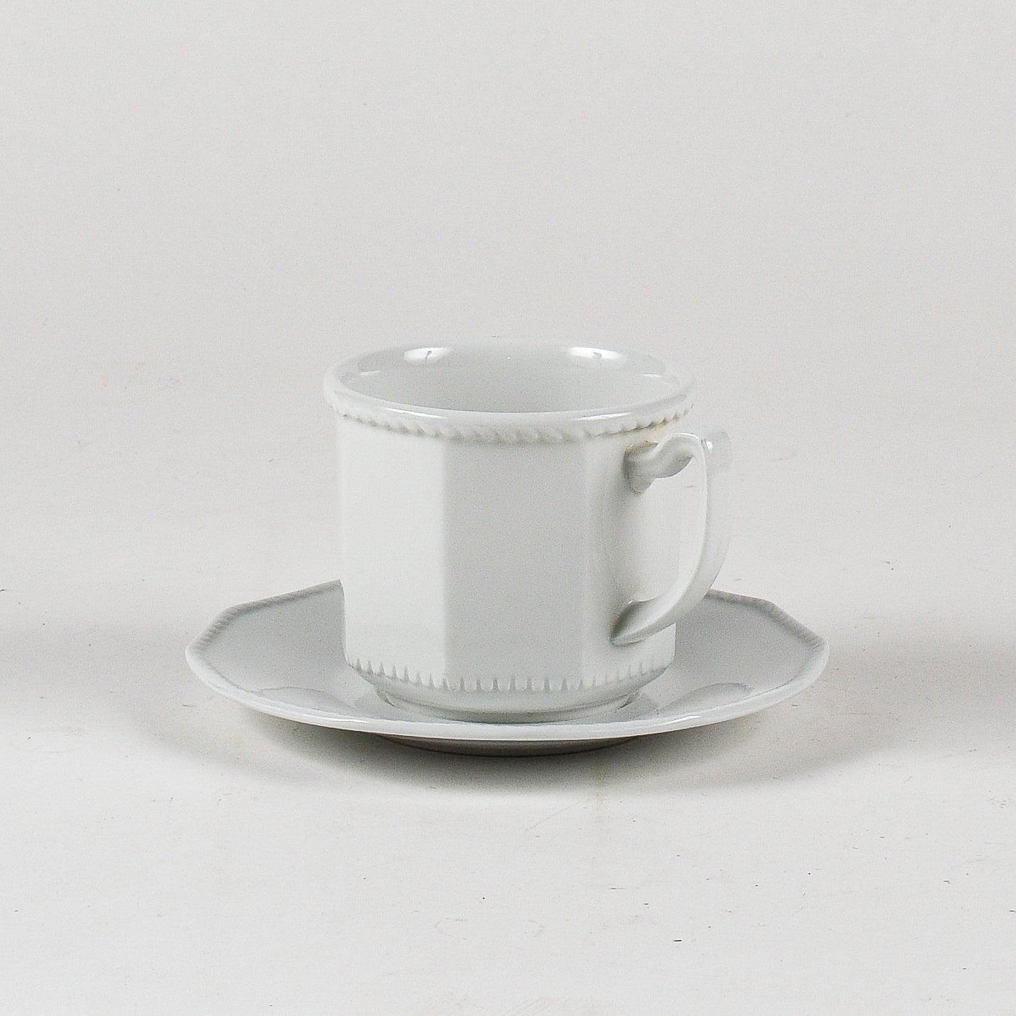 Tazza da the con piattino Ginori anni 1930