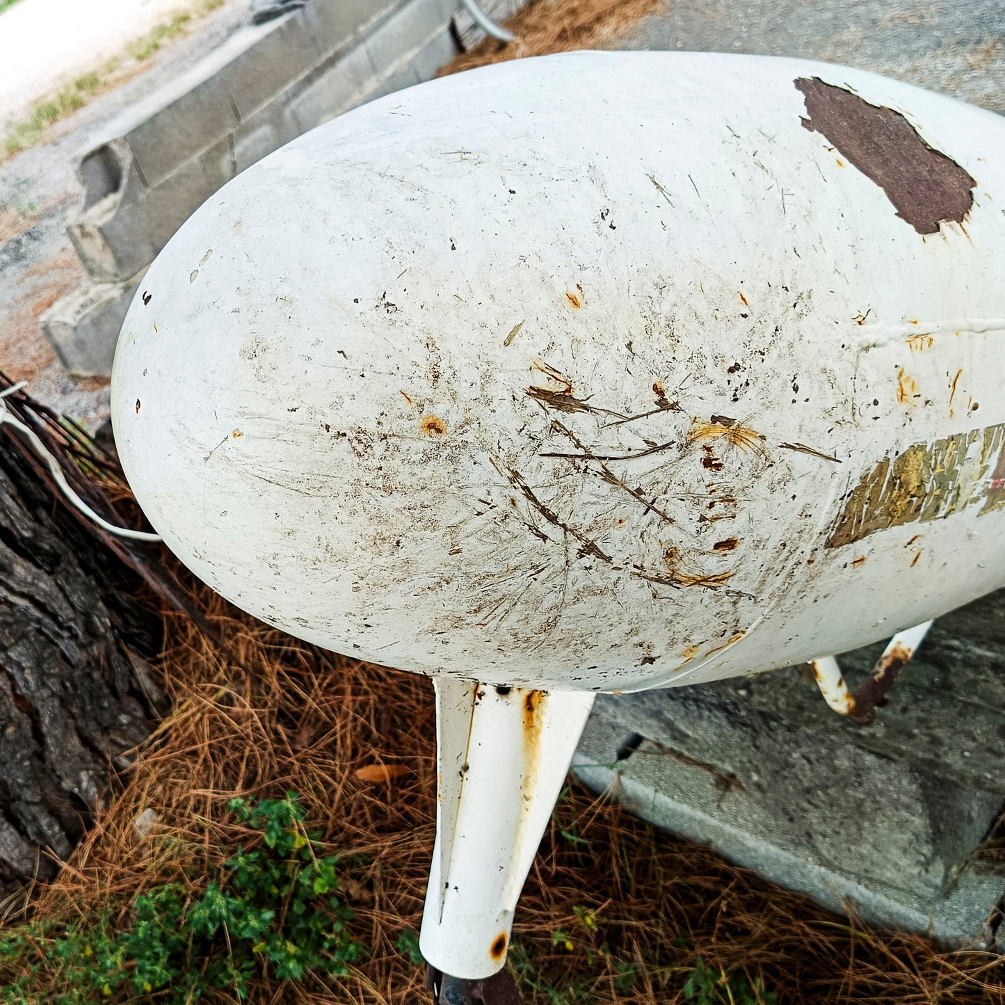 Boa marina in metallo con forma di dirigibile siluro XX secolo
