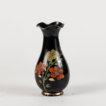 vaso nero con decoro floreale