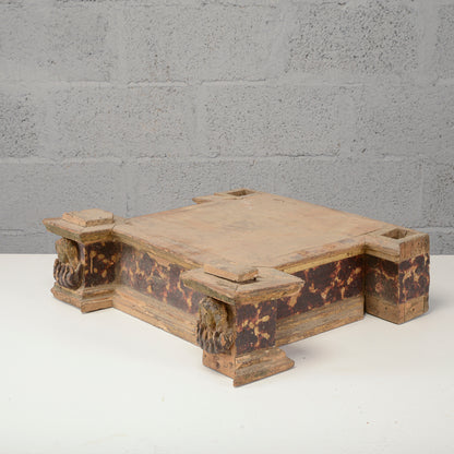 Base in legno laccato con anime del purgatorio in fiamme