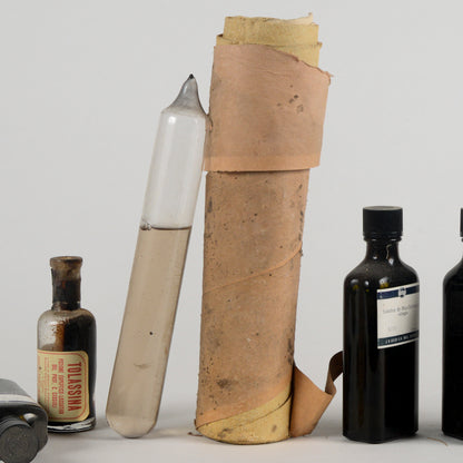 Set di bottigliette vintege ditta farmaceutica Geigy Suisse