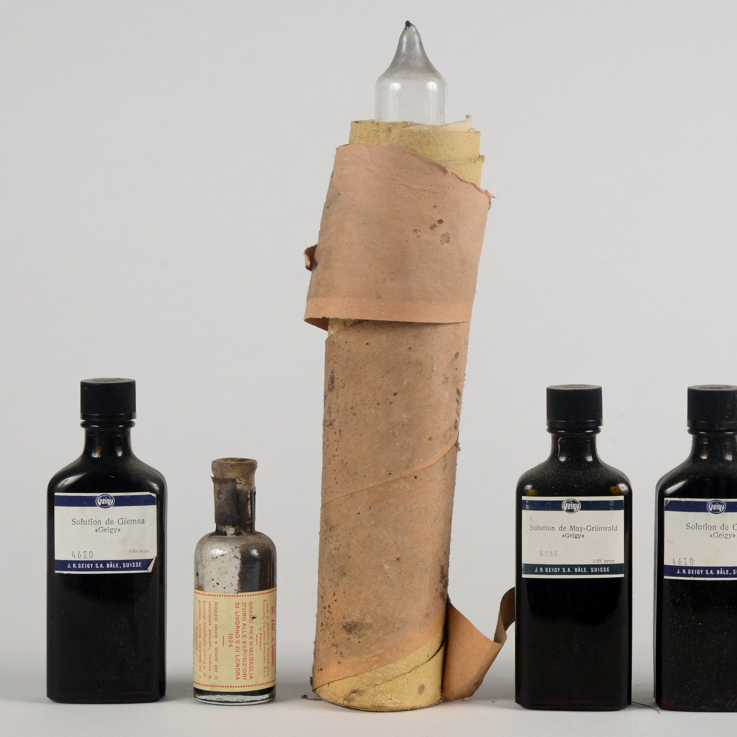Set di bottigliette vintege ditta farmaceutica Geigy Suisse