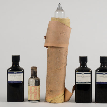 Set di bottigliette vintege ditta farmaceutica Geigy Suisse