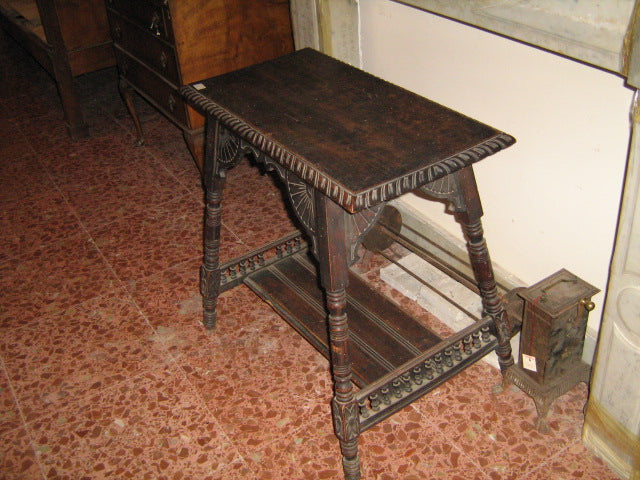 TAVOLINO DA SALOTTO IN LEGNO DI NOCE INTAGLIATO EPOCA FINE 800