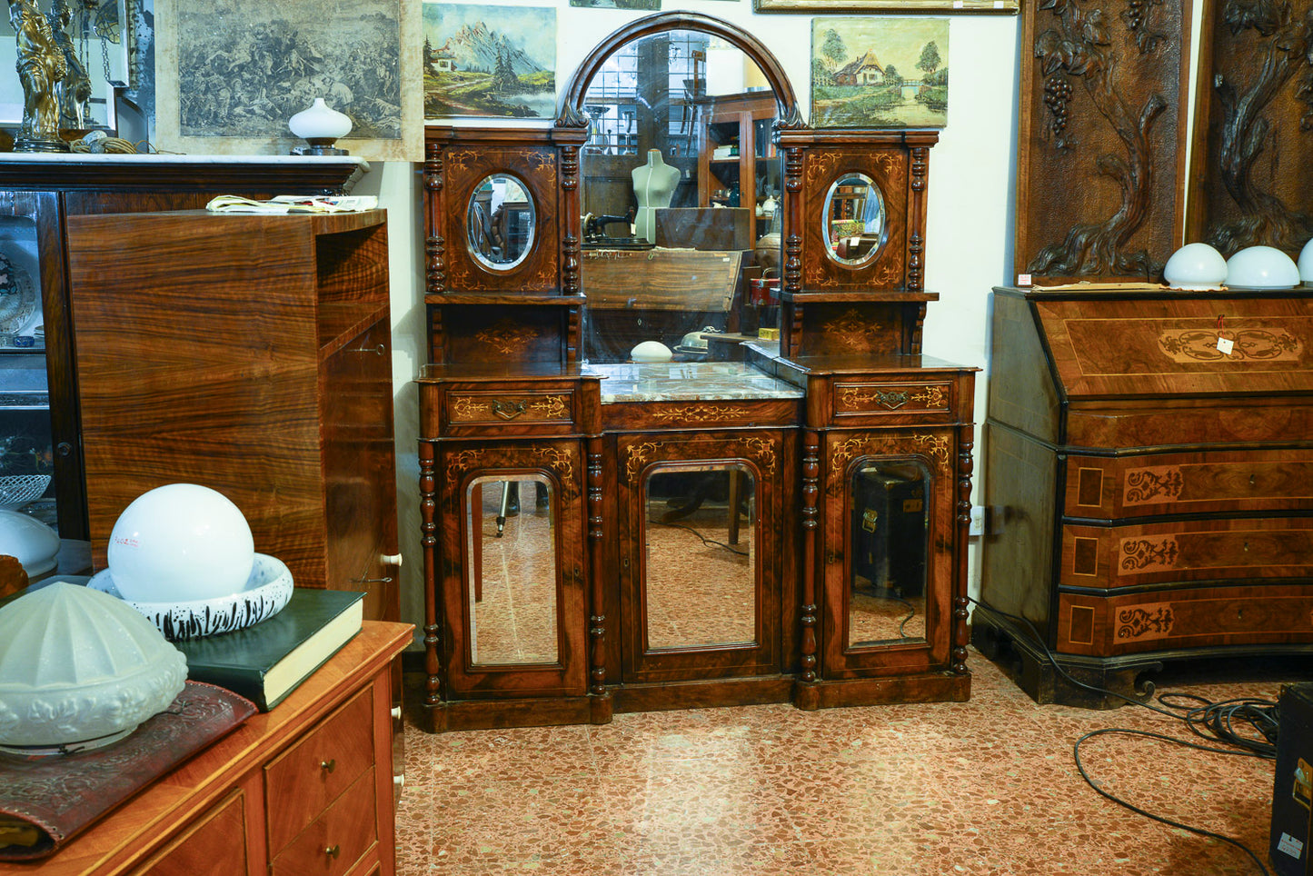 Credenza servante in noce intarsiata con specchiera Francia epoca 1850