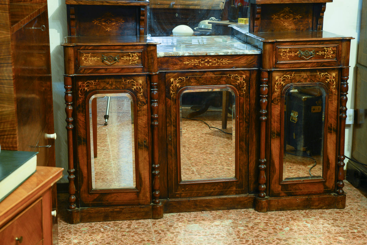 Credenza servante in noce intarsiata con specchiera Francia epoca 1850