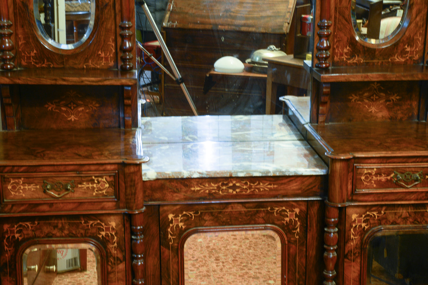 Credenza servante in noce intarsiata con specchiera Francia epoca 1850