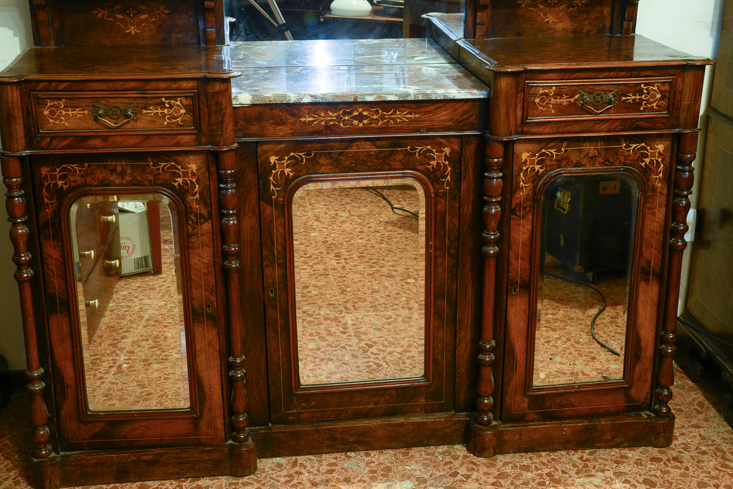 Credenza servante in noce intarsiata con specchiera Francia epoca 1850