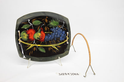 Piatto cestino porta frutta anni 50 in ceramica con manico in ferro rivestito di paglia