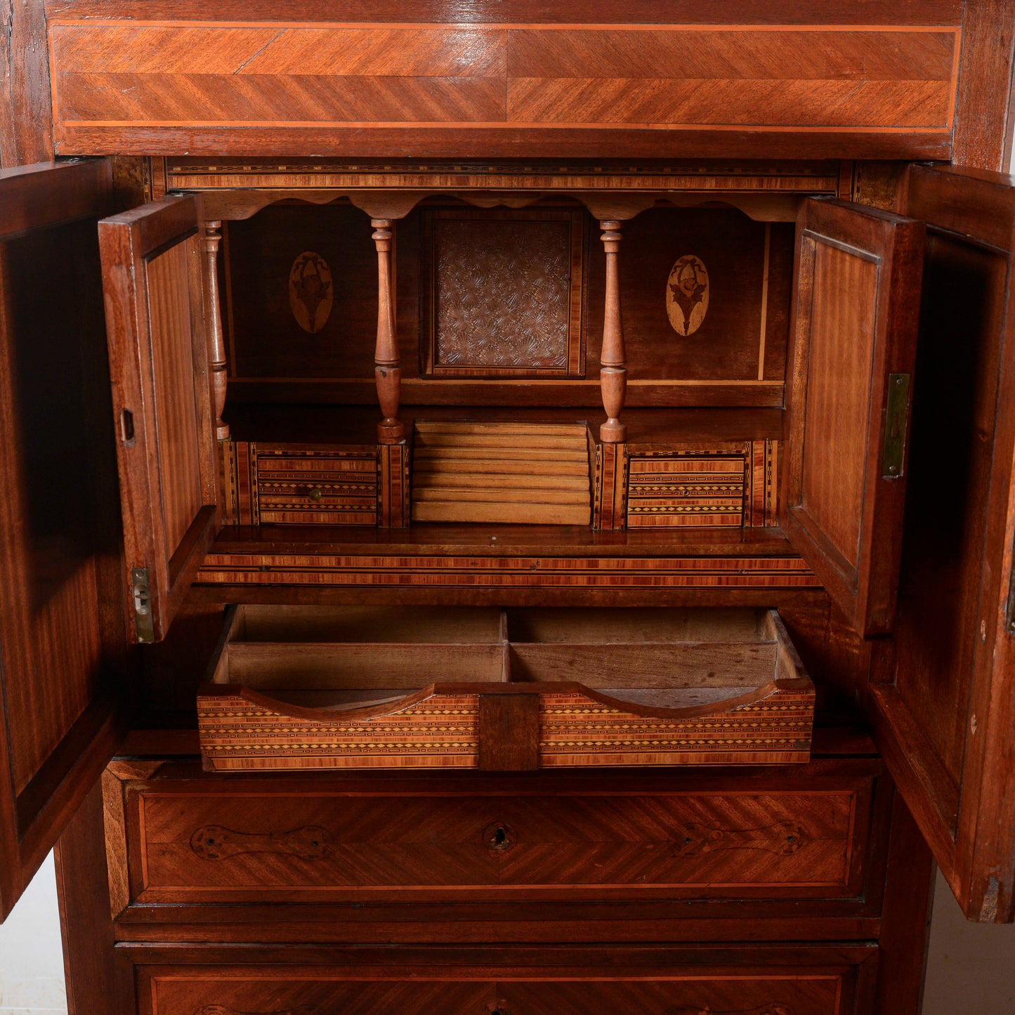 Secretaire intarsiato  con piano in marmo Italia epoca 1890