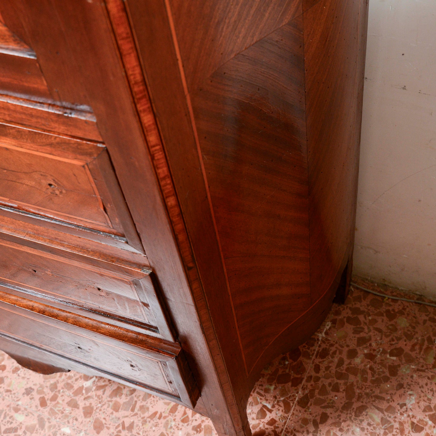 Secretaire intarsiato  con piano in marmo Italia epoca 1890