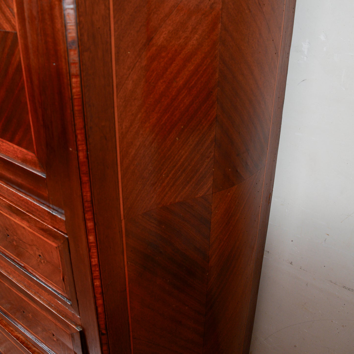 Secretaire intarsiato  con piano in marmo Italia epoca 1890