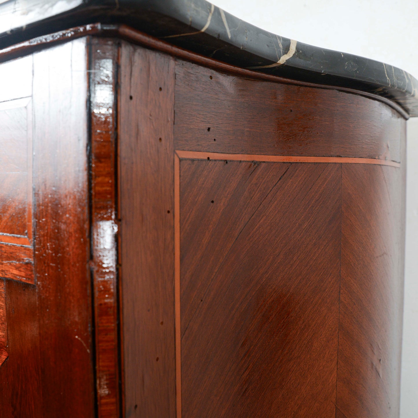 Secretaire intarsiato  con piano in marmo Italia epoca 1890
