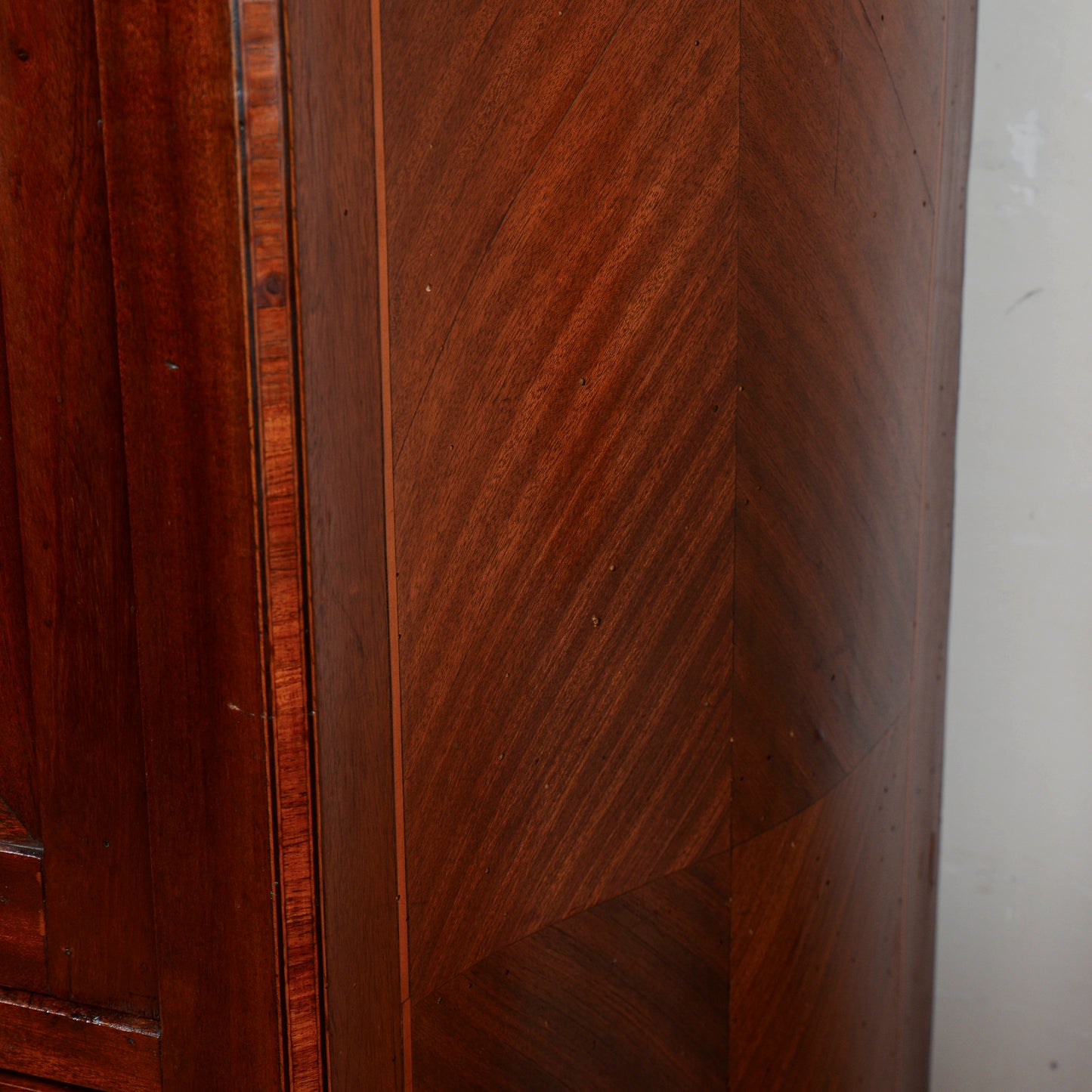 Secretaire intarsiato  con piano in marmo Italia epoca 1890