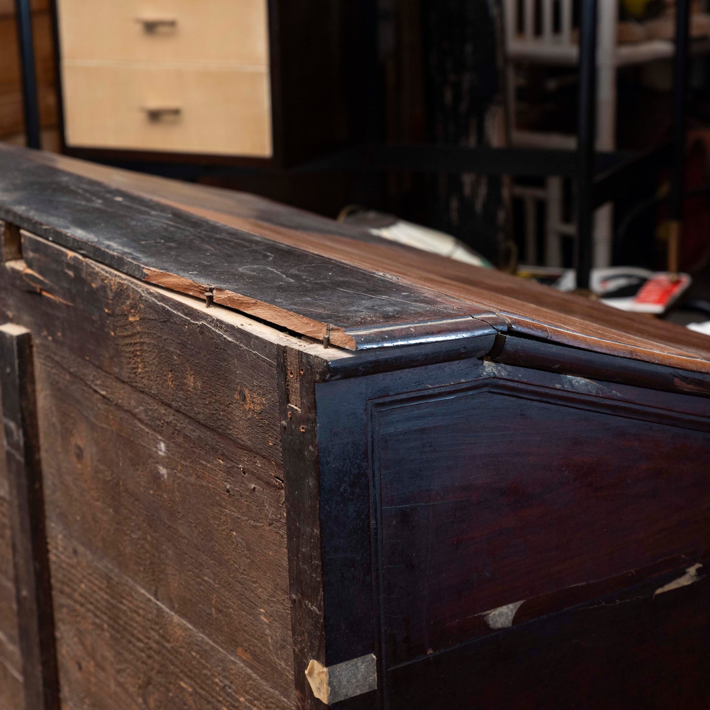 Mobile credenza contenitore legno  ciliegio piano ribalta incilanato Italia epoca fine 1700