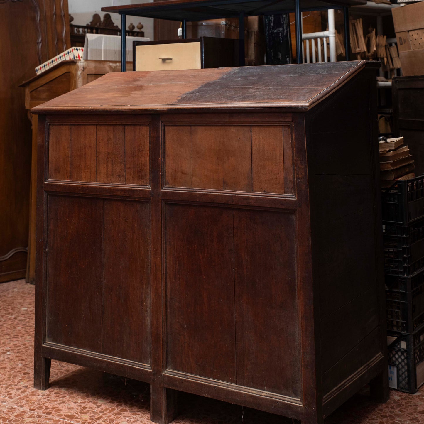 Mobile credenza contenitore legno  ciliegio piano ribalta incilanato Italia epoca fine 1700