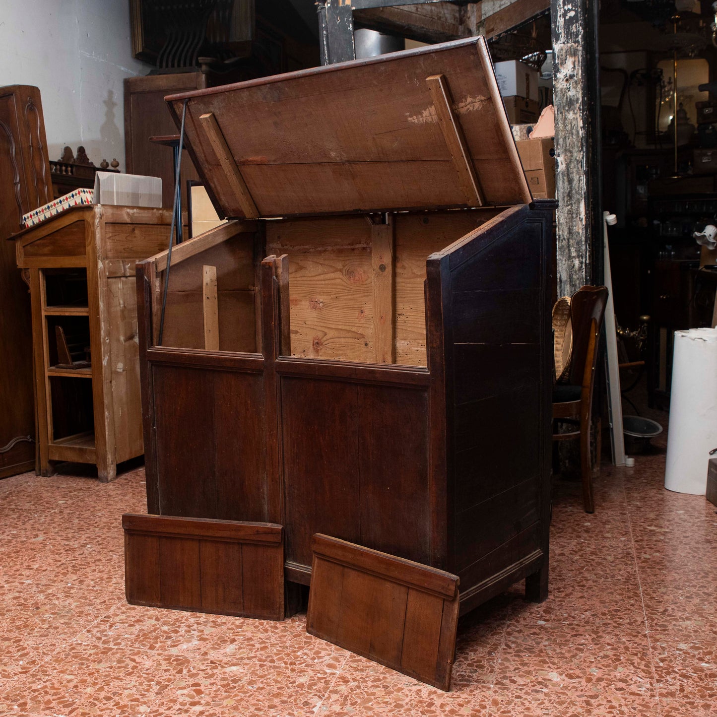 Mobile credenza contenitore legno  ciliegio piano ribalta incilanato Italia epoca fine 1700