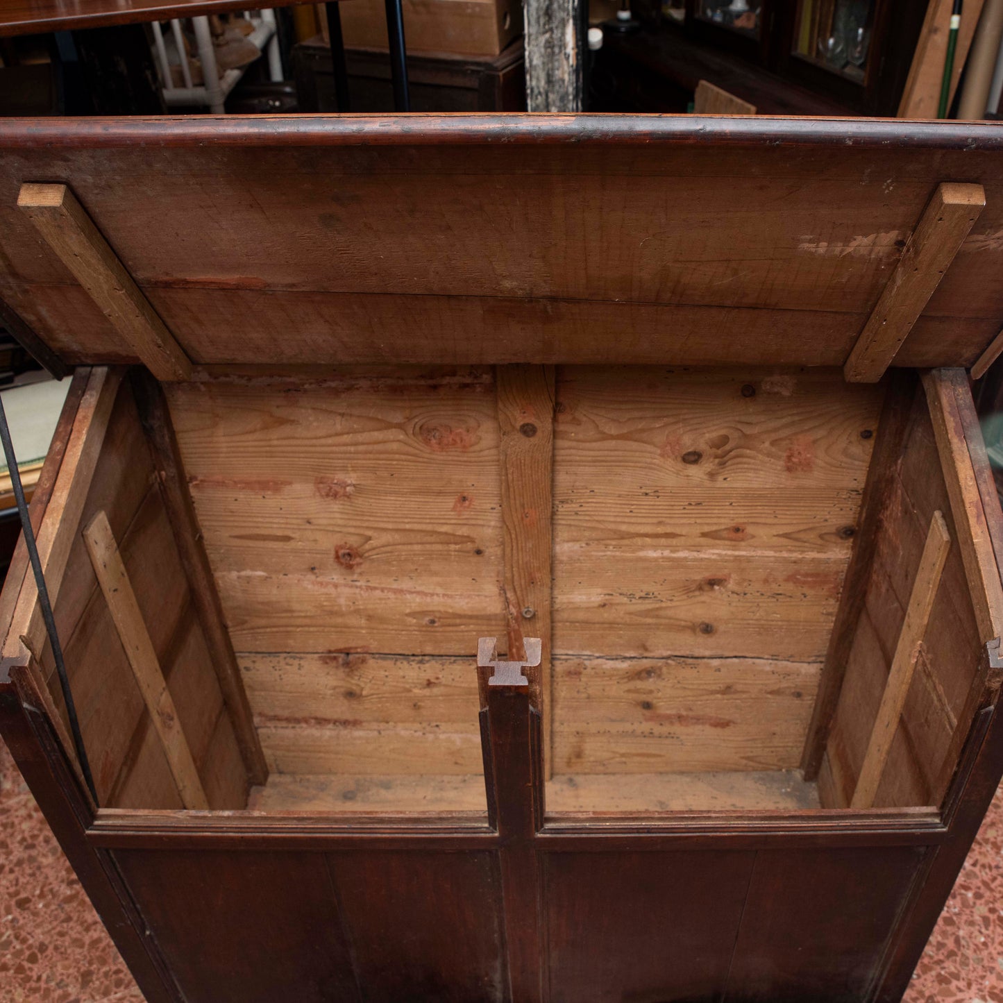 Mobile credenza contenitore legno  ciliegio piano ribalta incilanato Italia epoca fine 1700
