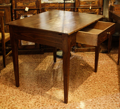 Tavolo rustico da campagna in legno di abete con cassetto  epoca 800