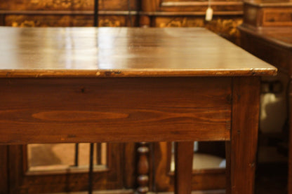 Tavolo rustico da campagna in legno di abete con cassetto  epoca 800