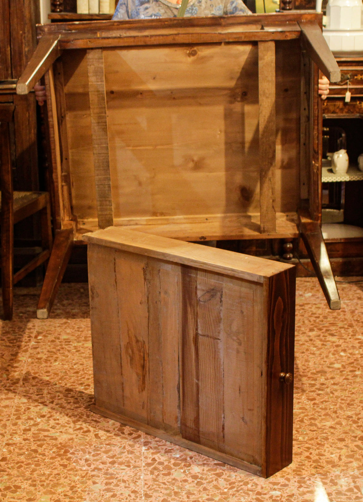 Tavolo rustico da campagna in legno di abete con cassetto  epoca 800
