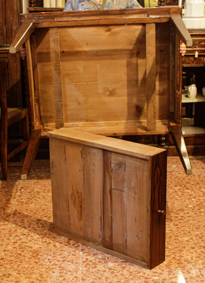Tavolo rustico da campagna in legno di abete con cassetto  epoca 800
