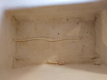 Baule da viaggio in legno e metallo rivestito in tessuto con evidenti segni del tempo Italia epoca primo 900