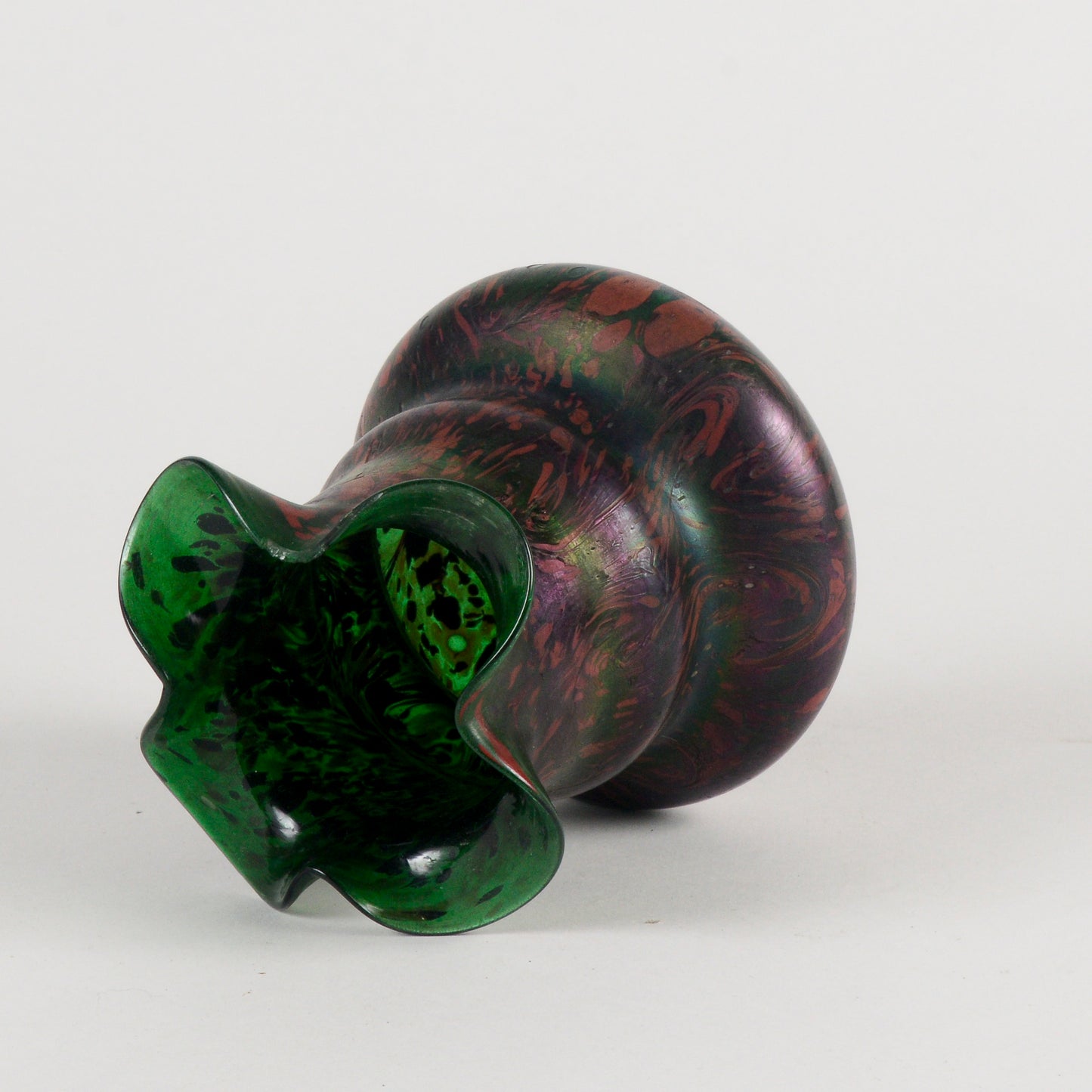 Vaso in vetro verde e viola dipinto epoca inizio XX secolo
