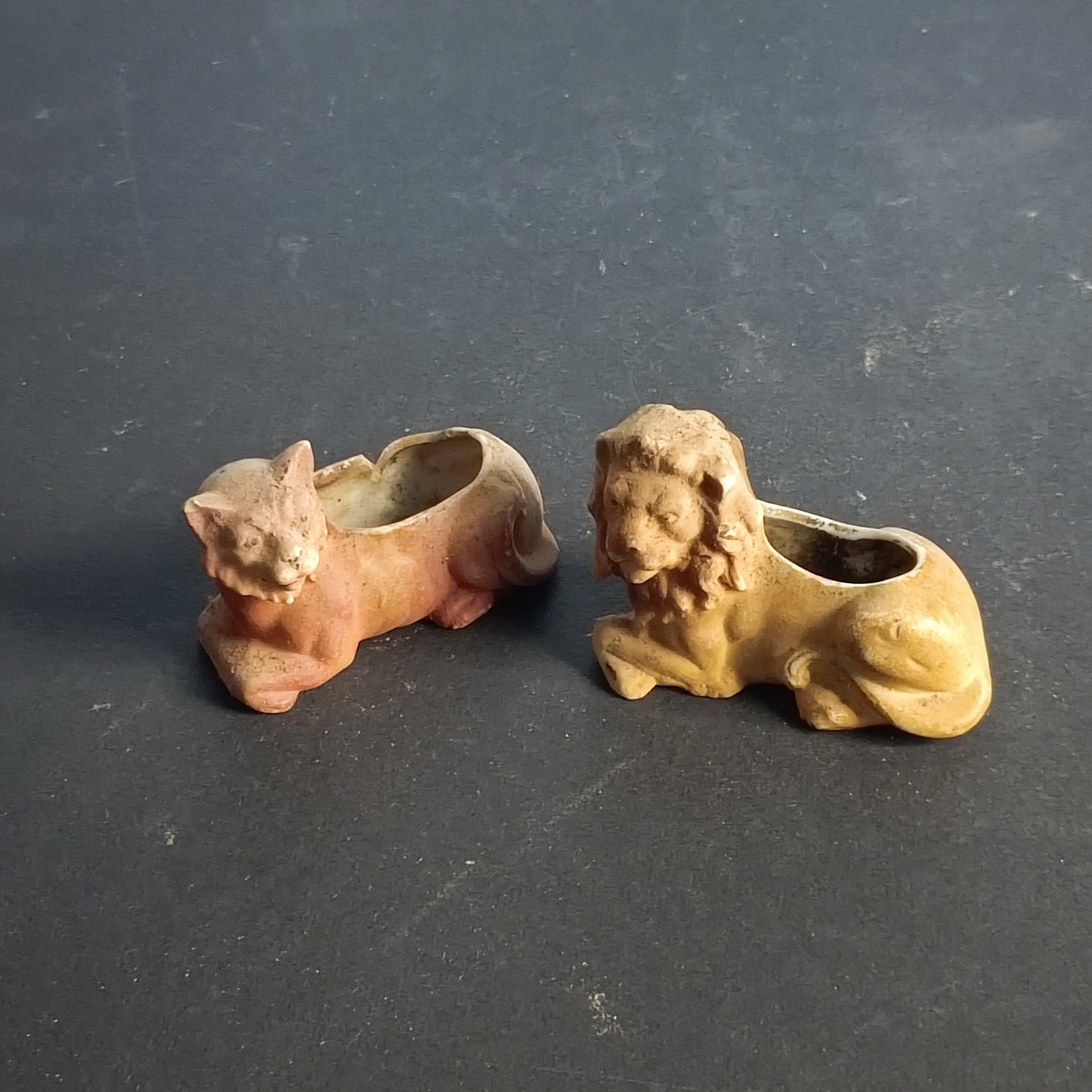Coppia di animali in terracotta leone e  tigre epoca primi 900